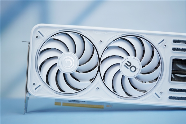 纯白高颜值！影驰20周年款RTX 4070显卡图赏