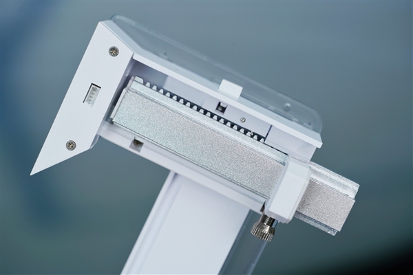 纯白高颜值！影驰20周年款RTX 4070显卡图赏