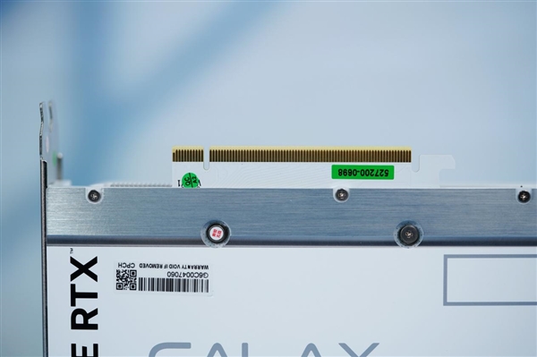 纯白高颜值！影驰20周年款RTX 4070显卡图赏