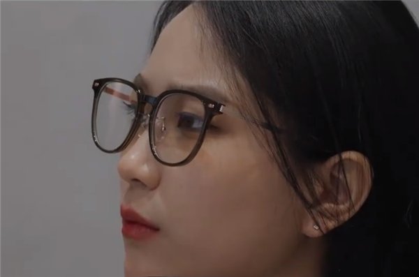 挖呀挖桃子老师每场直播收入仅1千元：会自虐打自己