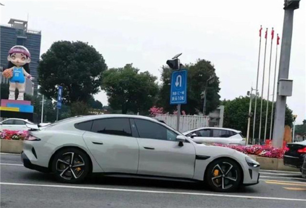 米车终于官宣定档!分析完网上的爆料 咋感觉雷军真要成了