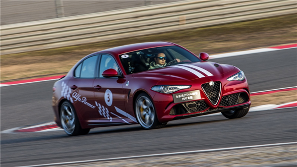 米车终于官宣定档!分析完网上的爆料 咋感觉雷军真要成了