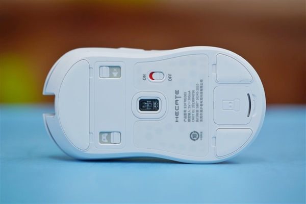 搭载原相PAW3395旗舰传感器 六款高性价比游戏鼠标图赏