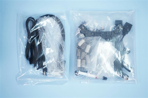 全彩屏可播放视频！技嘉水雕II 360水冷散热器图赏