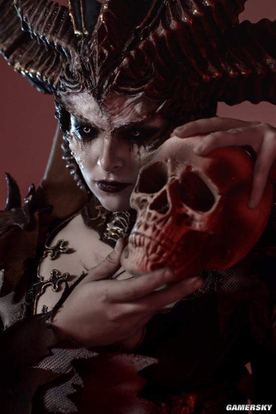 俄妹COS《暗黑破坏神》莉莉丝 邪恶美艳完美还原