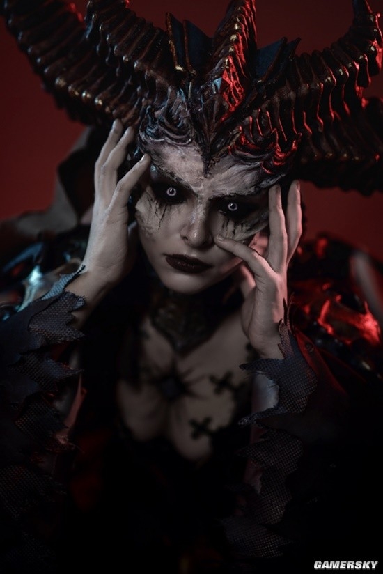 俄妹COS《暗黑破坏神》莉莉丝 邪恶美艳完美还原