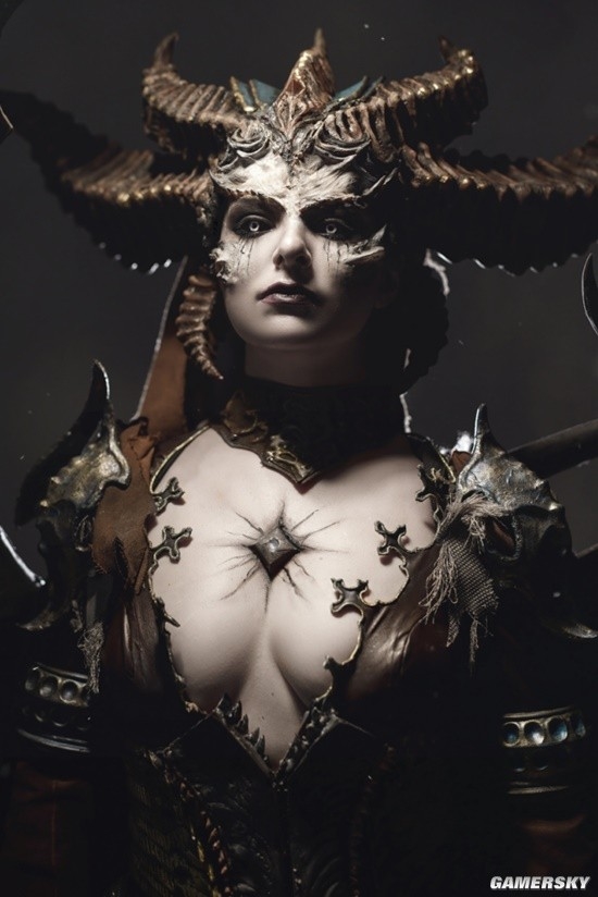 俄妹COS《暗黑破坏神》莉莉丝 邪恶美艳完美还原