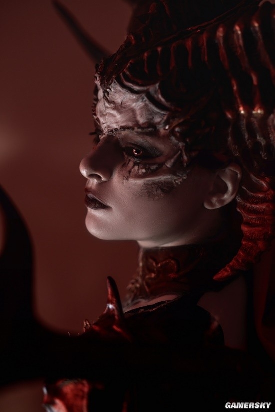 俄妹COS《暗黑破坏神》莉莉丝 邪恶美艳完美还原