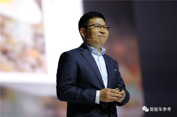 华为余承东超燃开年信:手机战略反攻,智选车逆风翻盘!