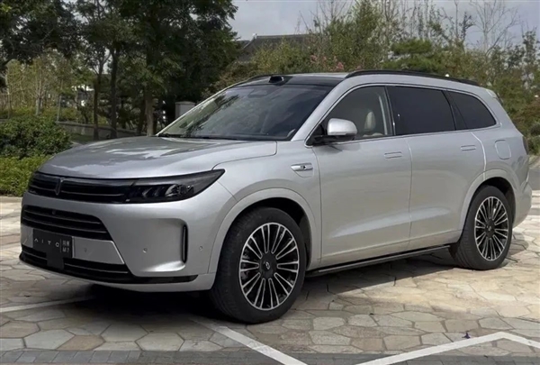 华为余承东超燃开年信:手机战略反攻,智选车逆风翻盘!