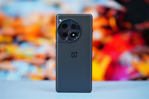 行业顶级1.5K屏幕！一加Ace 3星辰黑图赏