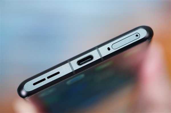 行业顶级1.5K屏幕！一加Ace 3星辰黑图赏