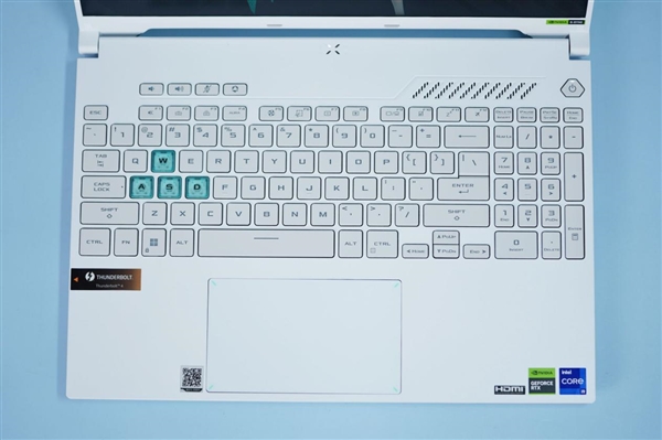 四面窄边框！华硕天选5 Pr魔幻青图赏