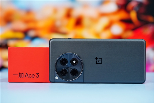 行业顶级1.5K屏幕！一加Ace 3星辰黑图赏