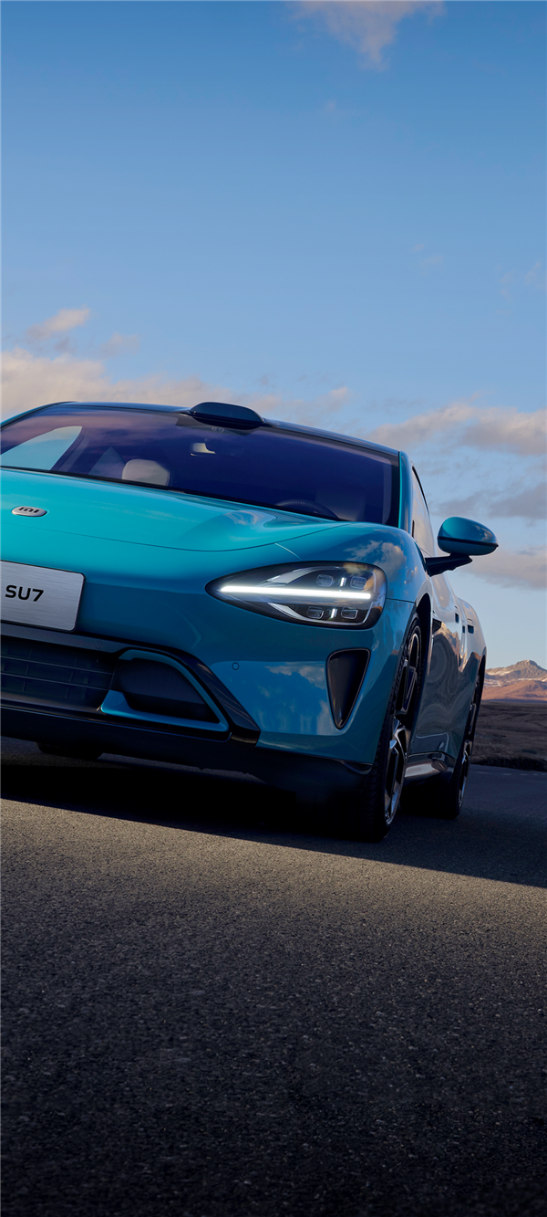 雷军放出首批小米汽车SU7实拍壁纸 高清无水印