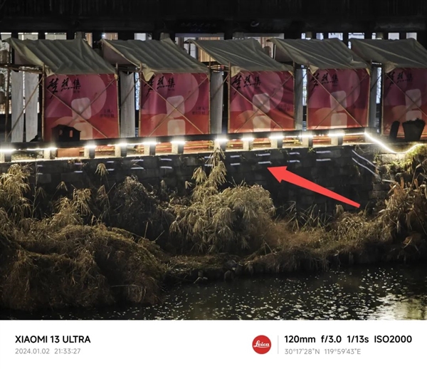 贴了个几十块钱的镜头膜:一拍照 我懵了