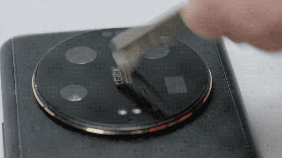 贴了个几十块钱的镜头膜:一拍照 我懵了