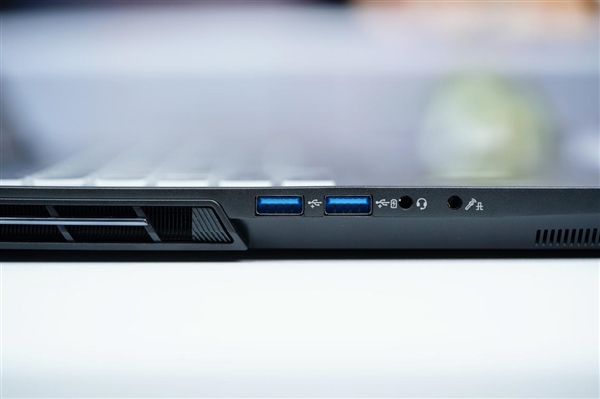 RTX 4090移性能怪兽！七彩虹将星X17 Pro Max图赏