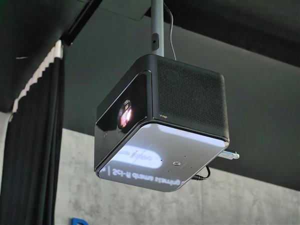 当贝投影大举进军海外：填补一大空白、2500亮度无敌