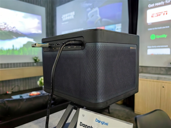 当贝投影大举进军海外：填补一大空白、2500亮度无敌