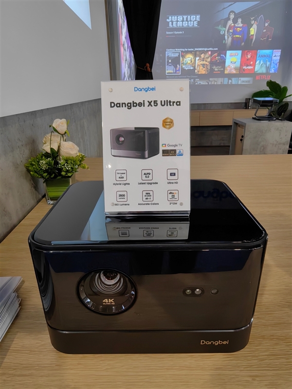 当贝投影大举进军海外：填补一大空白、2500亮度无敌