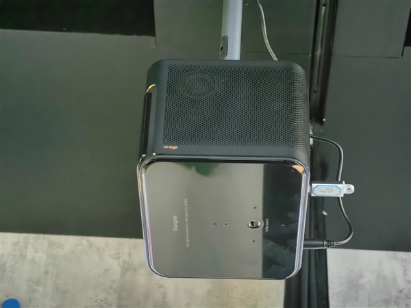 当贝投影大举进军海外：填补一大空白、2500亮度无敌