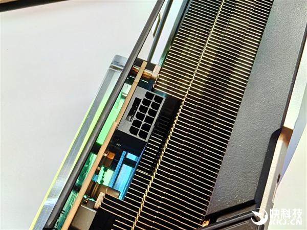 强制！RTX 40 SUPER一律标配16针供电接口