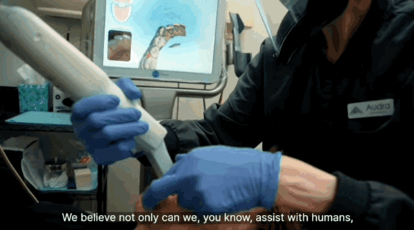 舌控“鼠标”火爆CES！能打字能剪视频 网友：哪能买到、急！