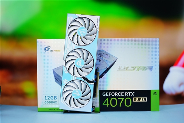 七彩虹iGame RTX 4070 SUPER Ultra W OC 12GB显卡图赏