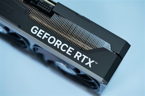 疯狂堆料！七彩虹iGame RTX 4070 Ti SUPER Vulcan图赏