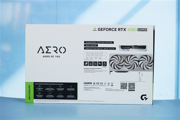 雪白机身吸睛！技嘉RTX 4080 SUPER AERO雪鹰OC显卡图赏