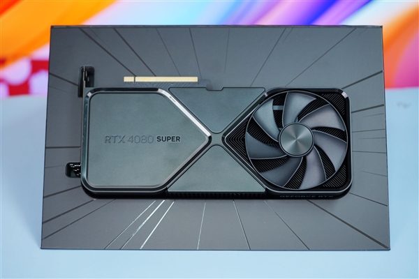 全黑化！NVIDIA RTX 4080 SUPER公版显卡图赏