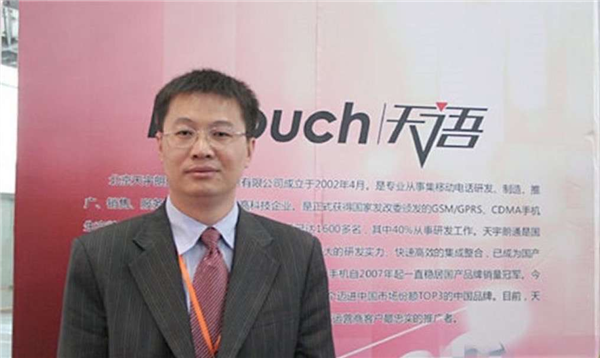 雷军亲手把小米手机交给卢伟冰!两大原因