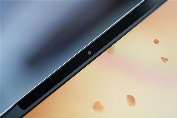 五彩斑斓的白！荣耀MagicBook Pro 16图赏