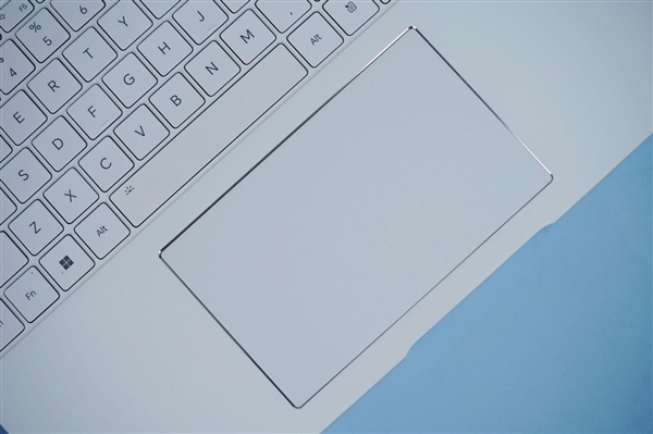 五彩斑斓的白！荣耀MagicBook Pro 16图赏