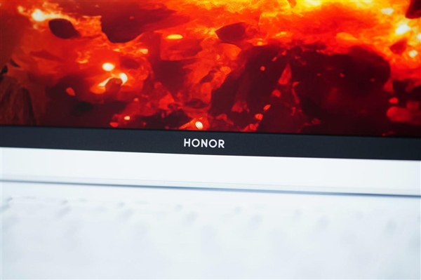 五彩斑斓的白！荣耀MagicBook Pro 16图赏