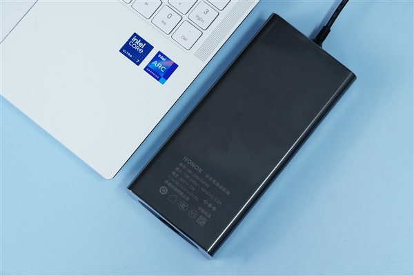 五彩斑斓的白！荣耀MagicBook Pro 16图赏