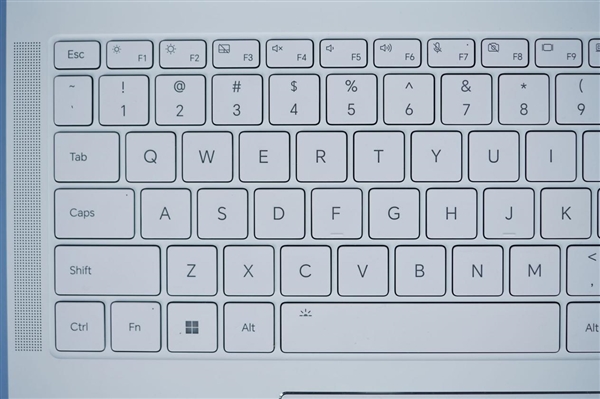 五彩斑斓的白！荣耀MagicBook Pro 16图赏