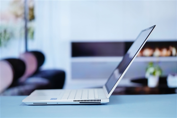 五彩斑斓的白！荣耀MagicBook Pro 16图赏