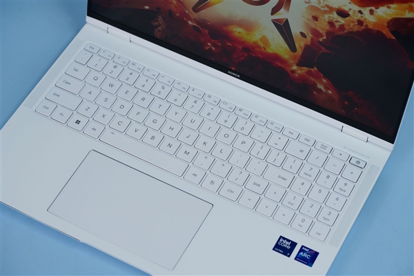 五彩斑斓的白！荣耀MagicBook Pro 16图赏