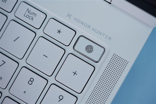 五彩斑斓的白！荣耀MagicBook Pro 16图赏