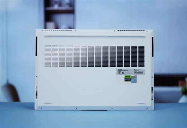 五彩斑斓的白！荣耀MagicBook Pro 16图赏