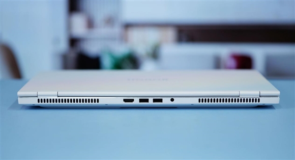 五彩斑斓的白！荣耀MagicBook Pro 16图赏