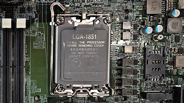 Intel今年又要换新接口LGA1851！它长这样子