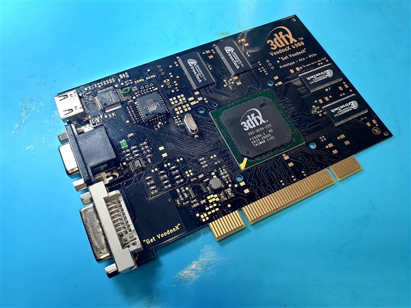 大神自己造了一块3dfx Voodoo显卡！竟然有DVI接口