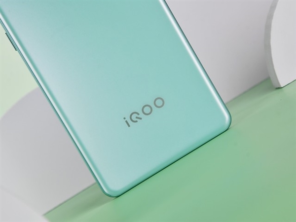 iQOO Z9 Turbo上手：1999元同档最佳性能手机