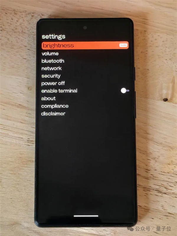 爆火Rabbit R1大翻车!被曝套壳安卓:质疑者IP已遭屏蔽