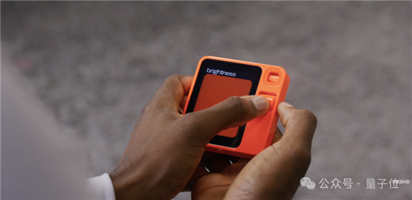 爆火Rabbit R1大翻车!被曝套壳安卓:质疑者IP已遭屏蔽