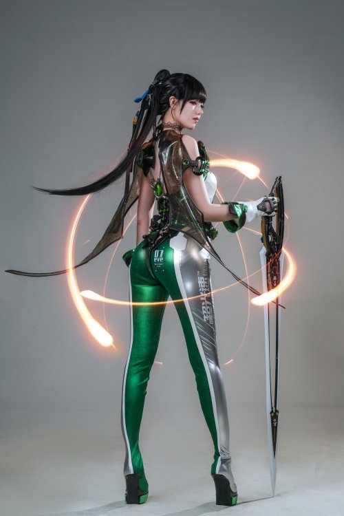 《剑星》官方转发COS 玩家点赞：现实里也有这样的身材