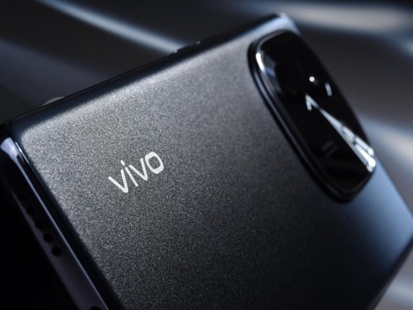 vivo Y200上手：耐摔防水长续航全都有 重新定义实用主义